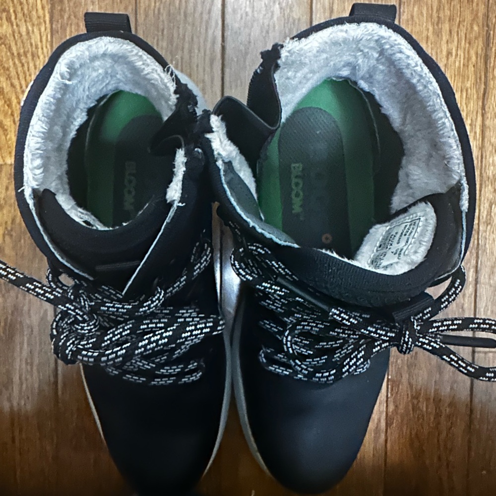 Bogs Women’s boots Like New size 7 - Picture 2 of 9